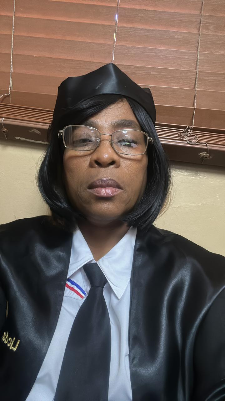 [Assinatura de contrato imobiliário]